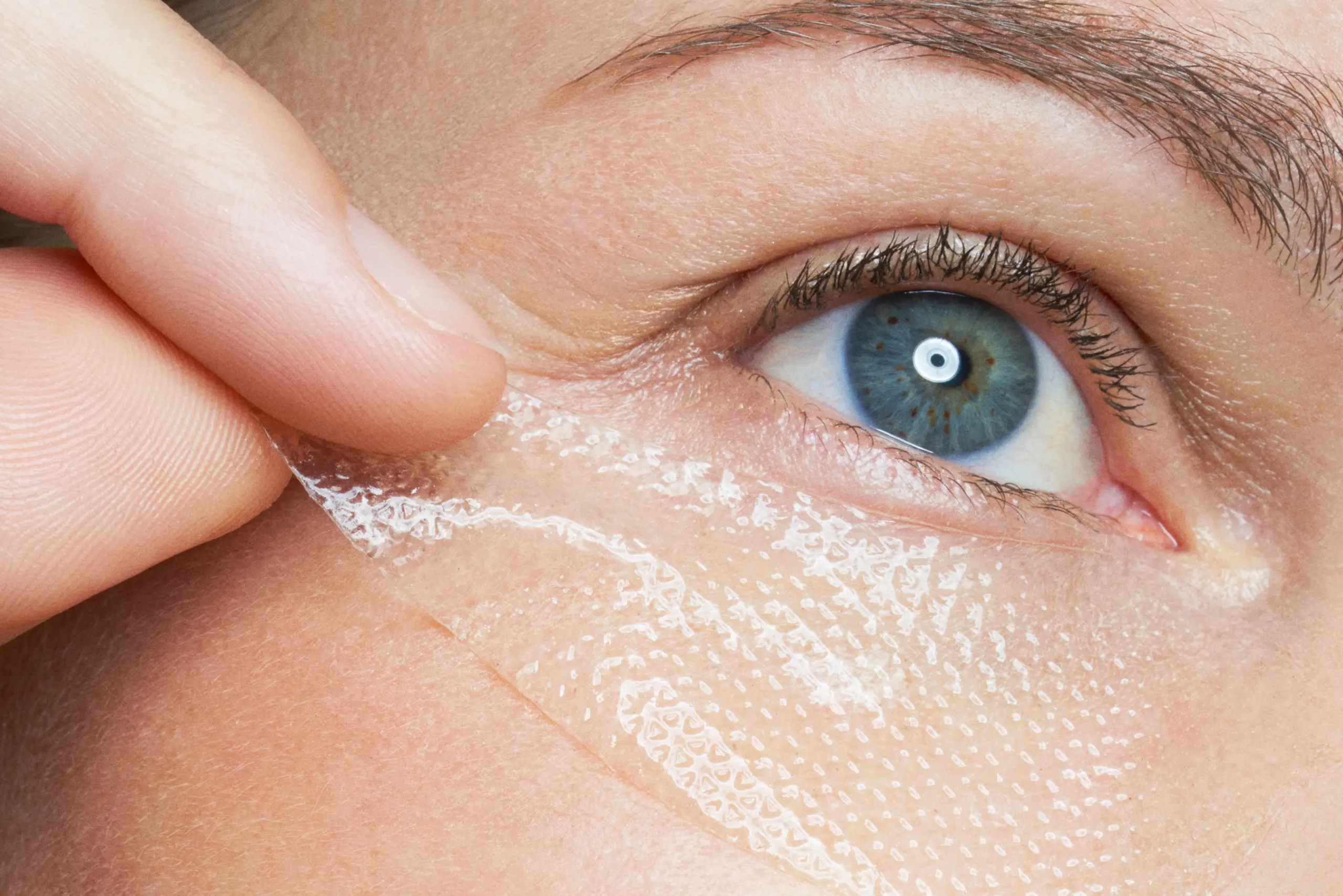 Skin Dermosthetique Texture Applied 002795 Age3 Complex Instant Lifting Hydrogel Eye Patch 01 3 4 sRGB 0322